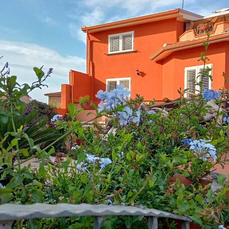 Casa Vacanza Le 2 Isole Suni Exterior foto